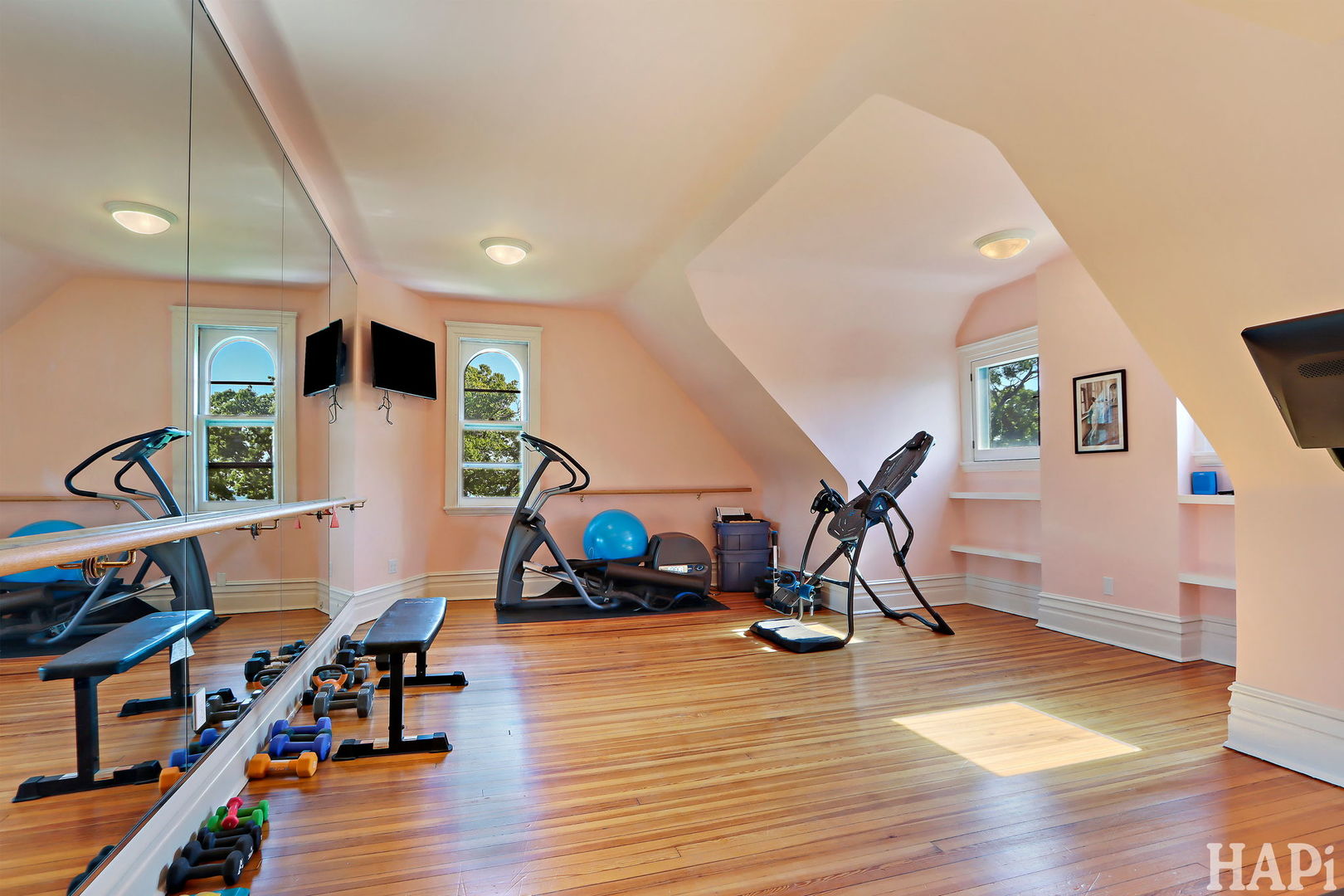 34 Logan Cir Highland Park, IL 60035