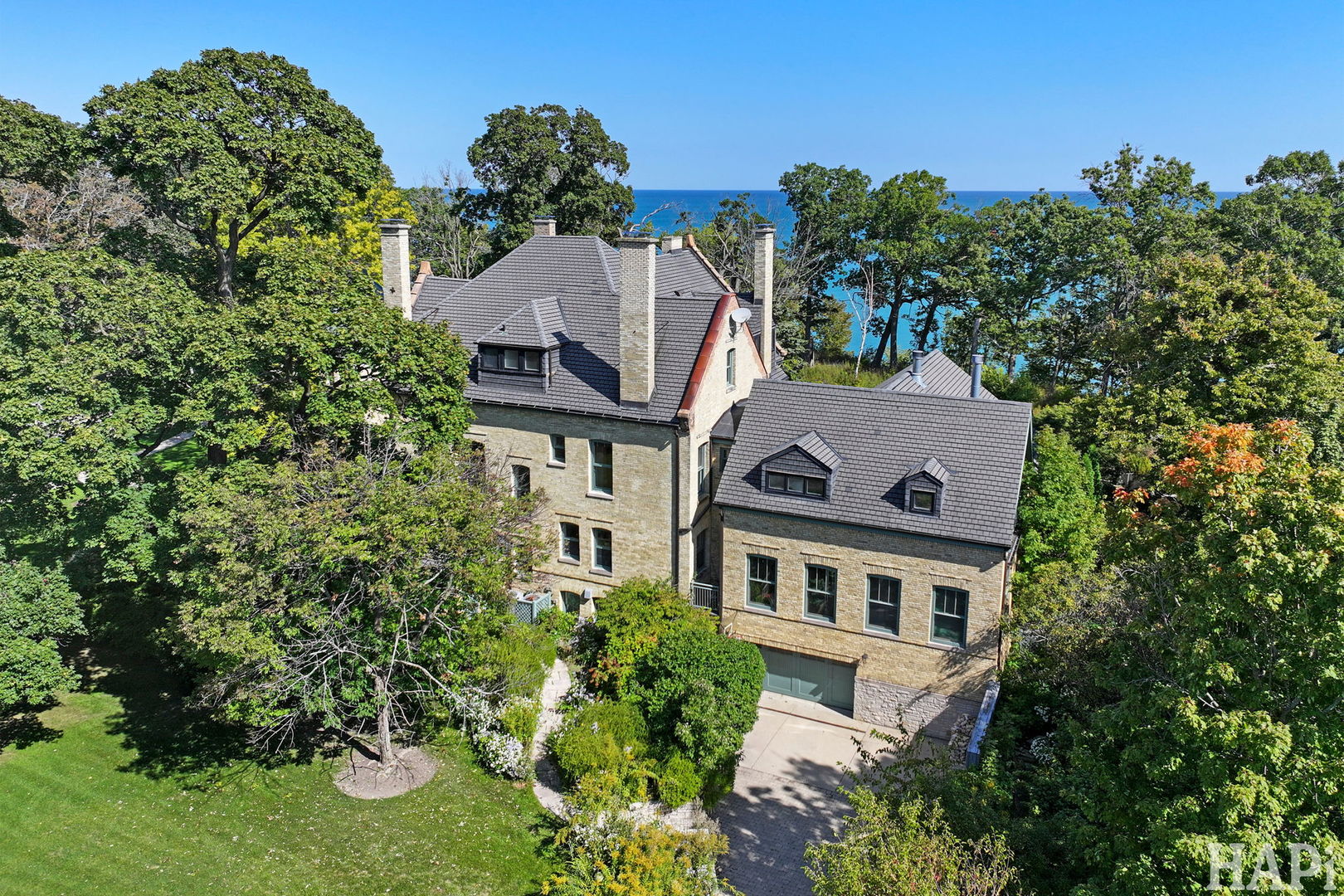 34 Logan Cir Highland Park, IL 60035