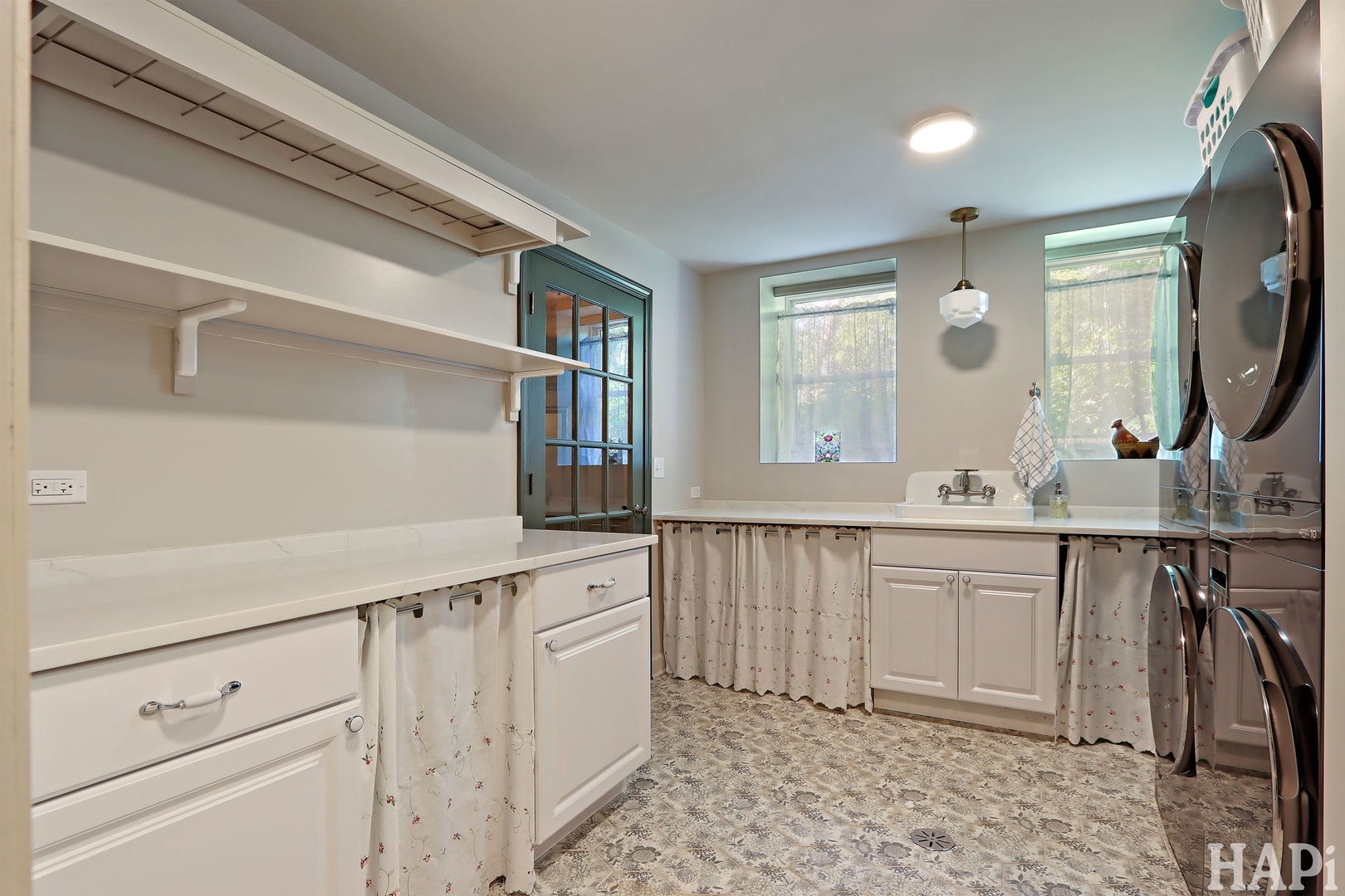 34 Logan Cir Highland Park, IL 60035