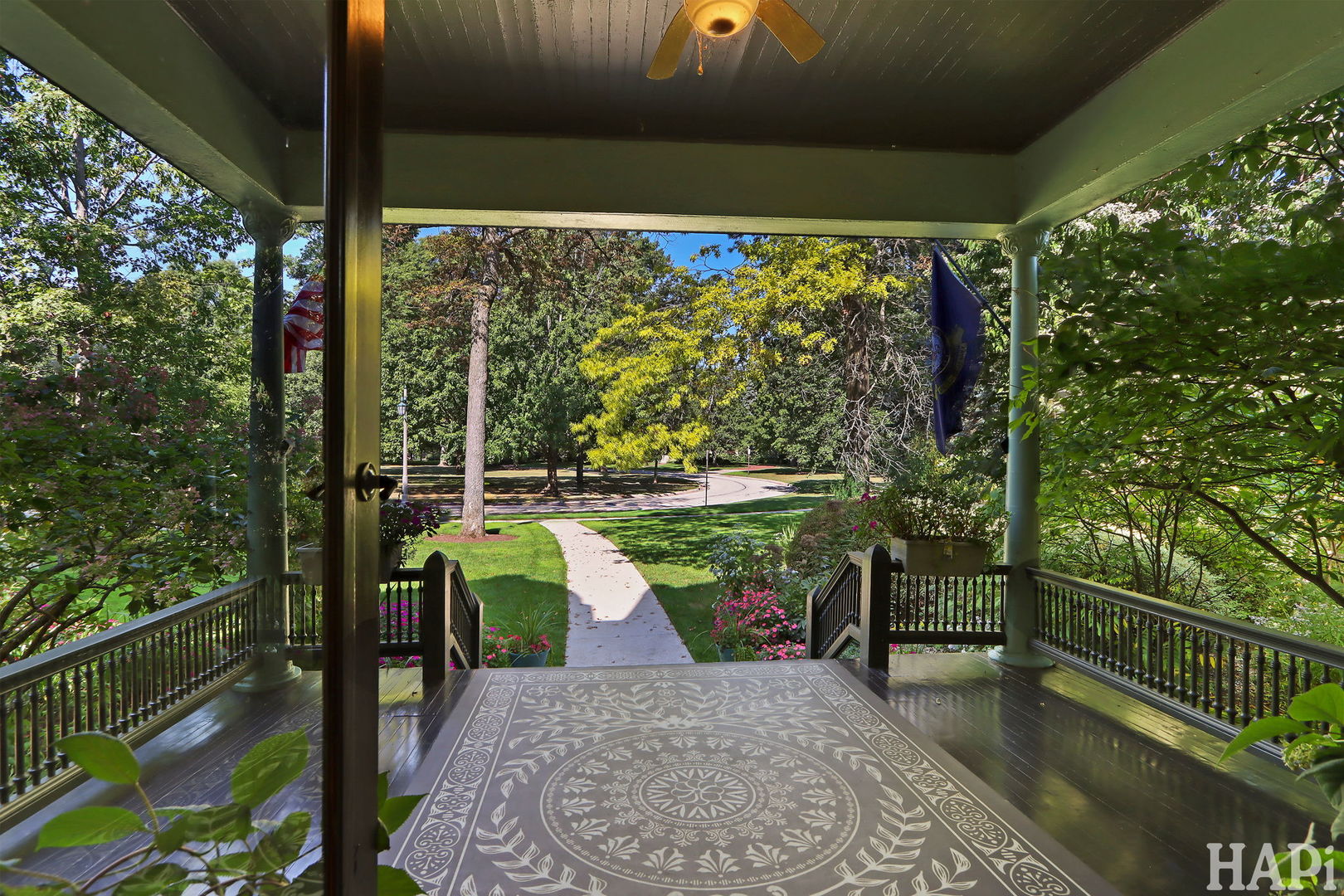 34 Logan Cir Highland Park, IL 60035