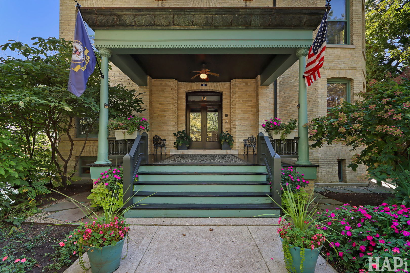 34 Logan Cir Highland Park, IL 60035