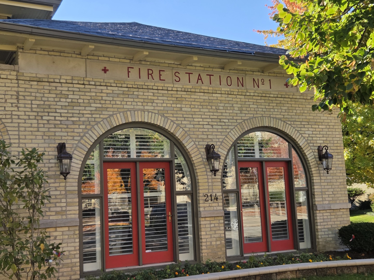 34 Logan Cir Highland Park, IL 60035