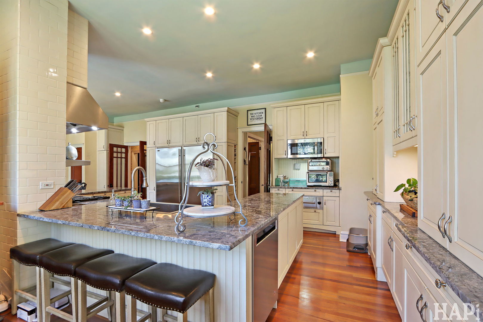 34 Logan Cir Highland Park, IL 60035