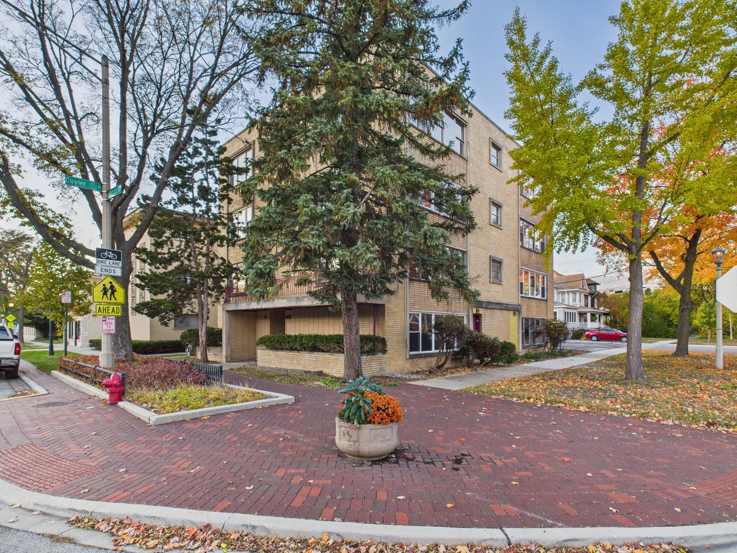 300 Chicago Ave #4N Oak Park, IL 60302
