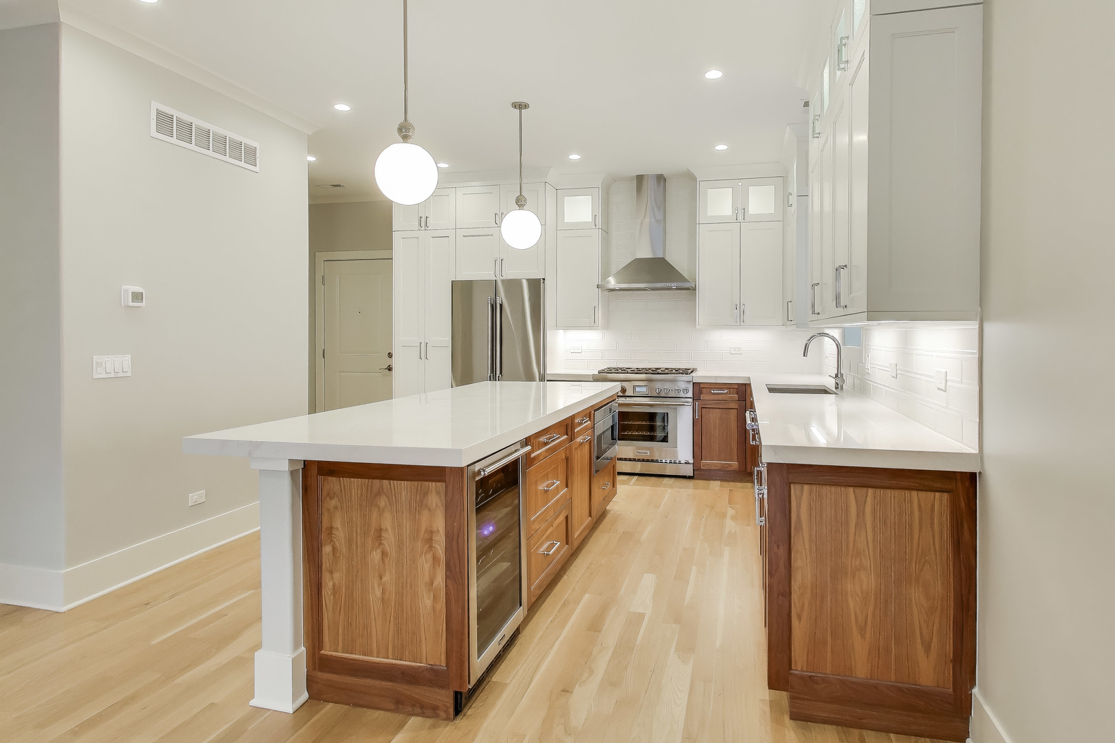 4135 N Kenmore Ave #2N Chicago, IL 60613