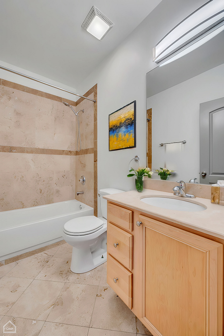 4235 S Calumet Ave Chicago, IL 60653