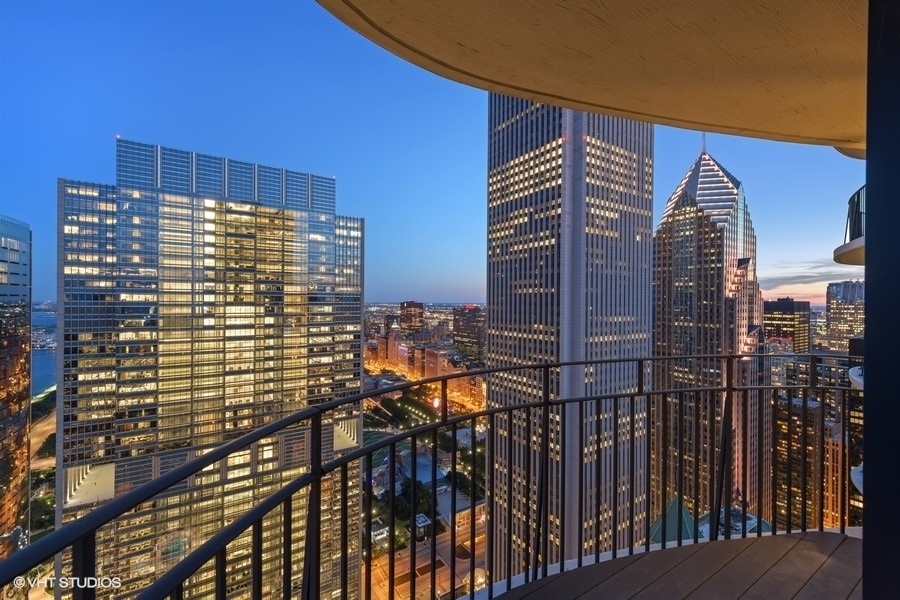 225 N Columbus Dr #6006 Chicago, IL 60601