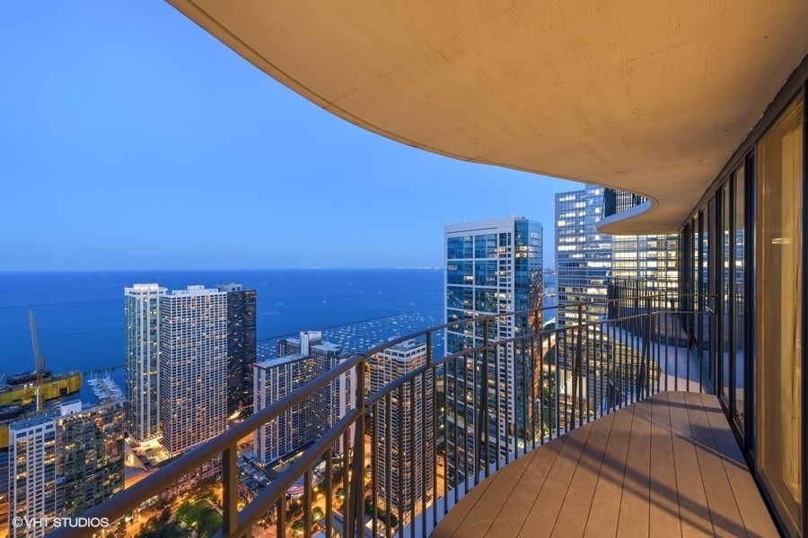 225 N Columbus Dr #6006 Chicago, IL 60601