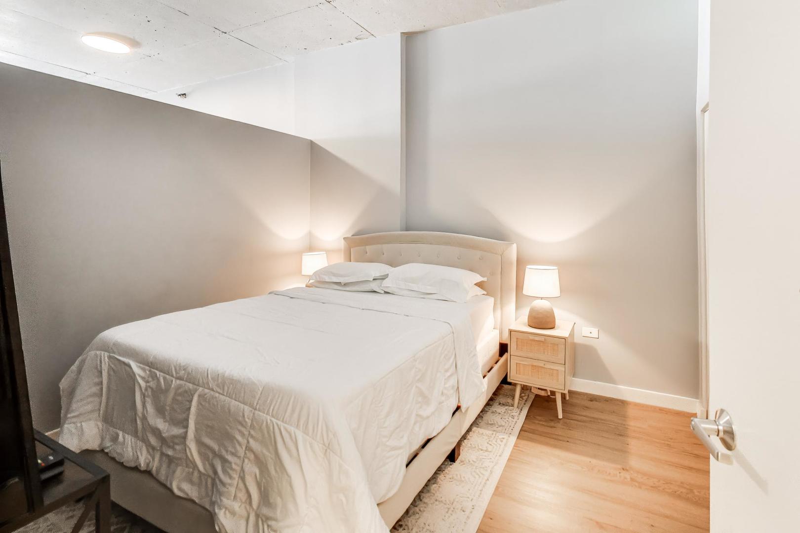 235 W VAN BUREN St #2017 Chicago, IL 60605