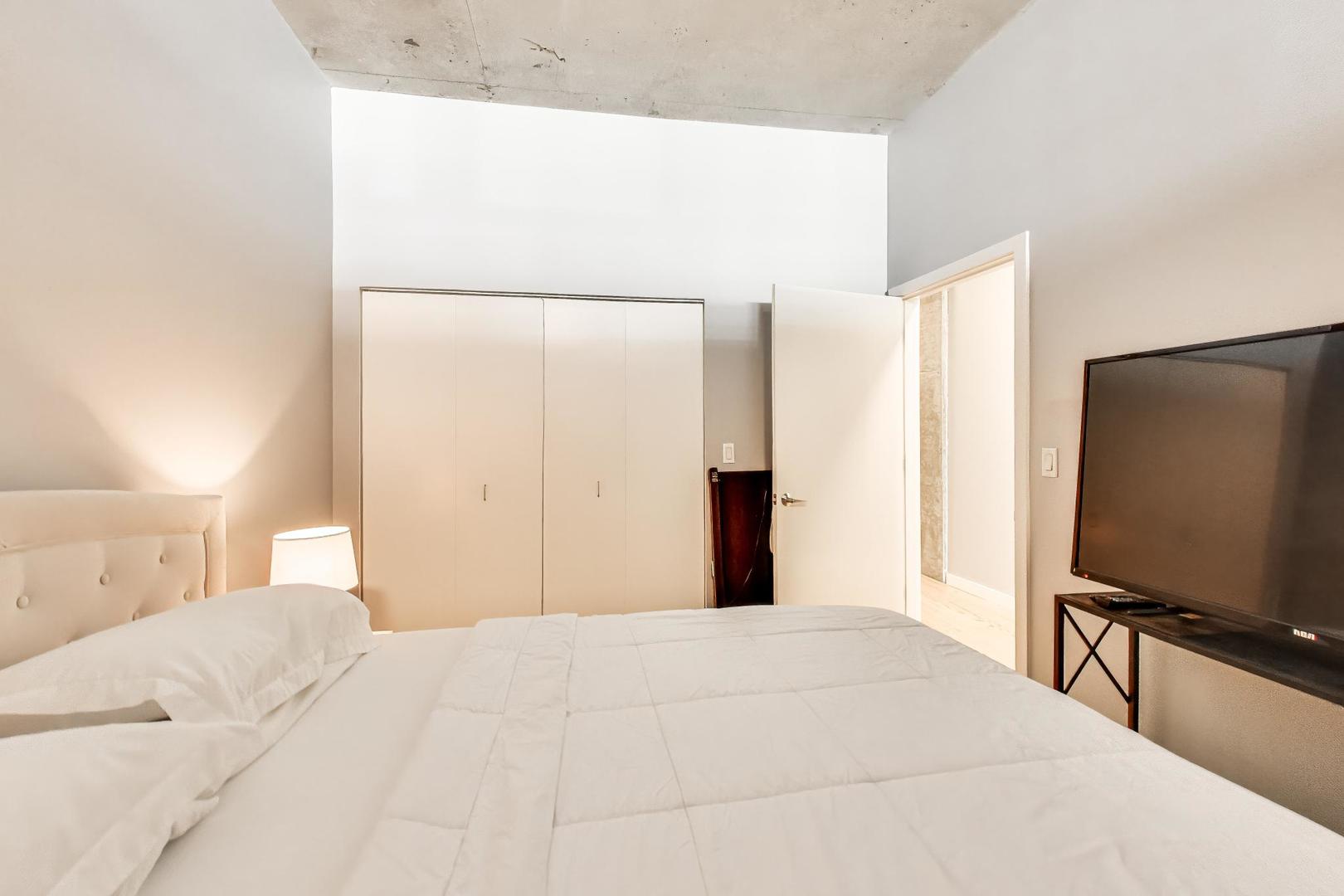 235 W VAN BUREN St #2017 Chicago, IL 60605