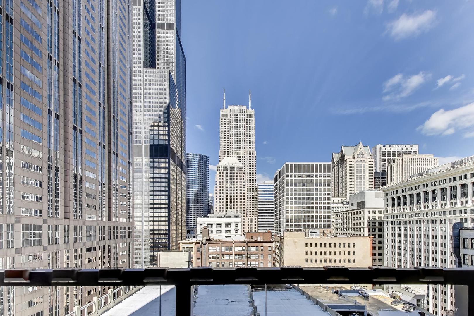 235 W VAN BUREN St #2017 Chicago, IL 60605