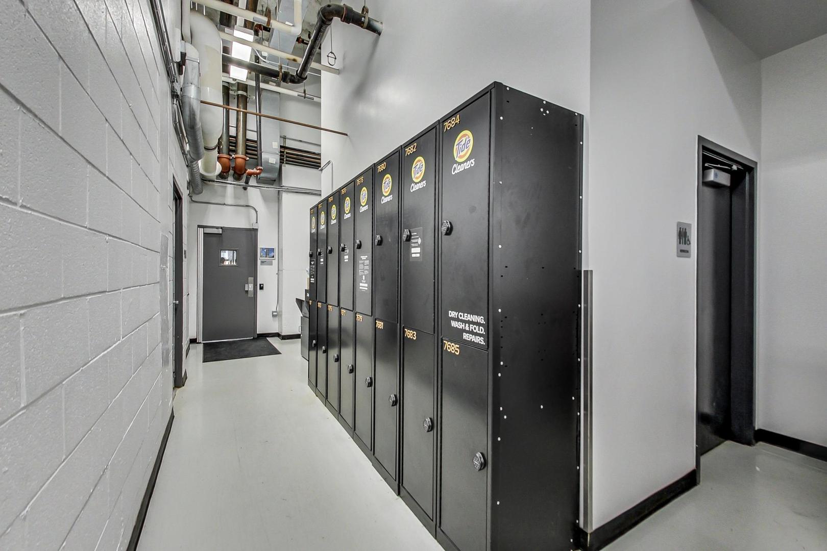 235 W VAN BUREN St #2017 Chicago, IL 60605