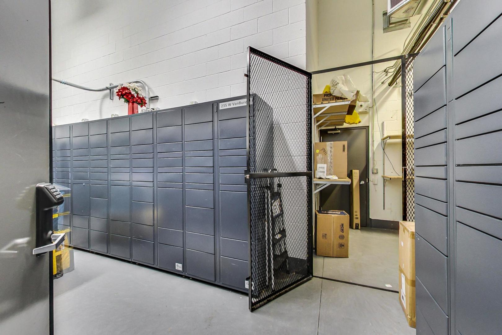 235 W VAN BUREN St #2017 Chicago, IL 60605