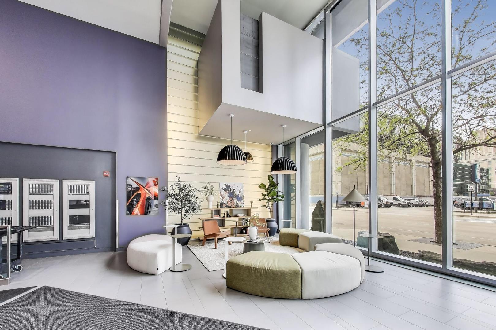 235 W VAN BUREN St #2017 Chicago, IL 60605