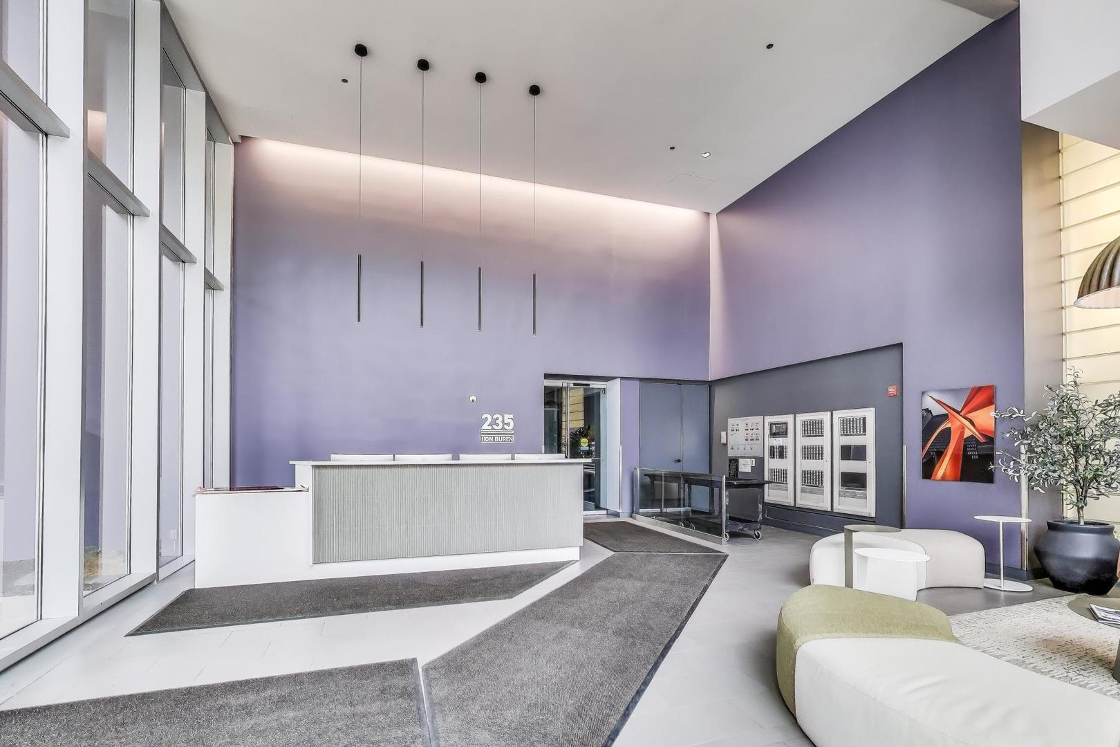 235 W VAN BUREN St #2017 Chicago, IL 60605