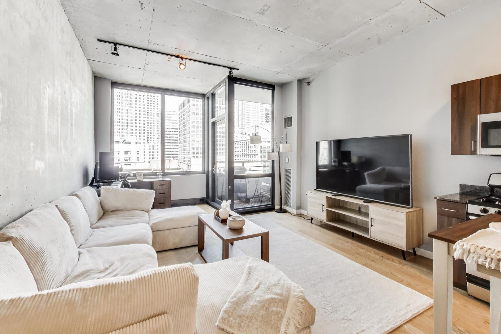 235 W VAN BUREN St #2017 Chicago, IL 60605