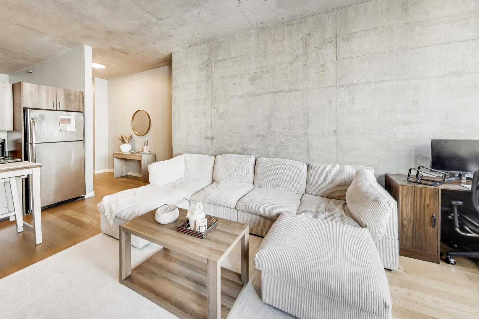 235 W VAN BUREN St #2017 Chicago, IL 60605