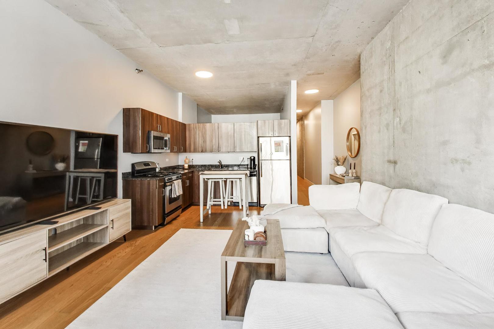 235 W VAN BUREN St #2017 Chicago, IL 60605