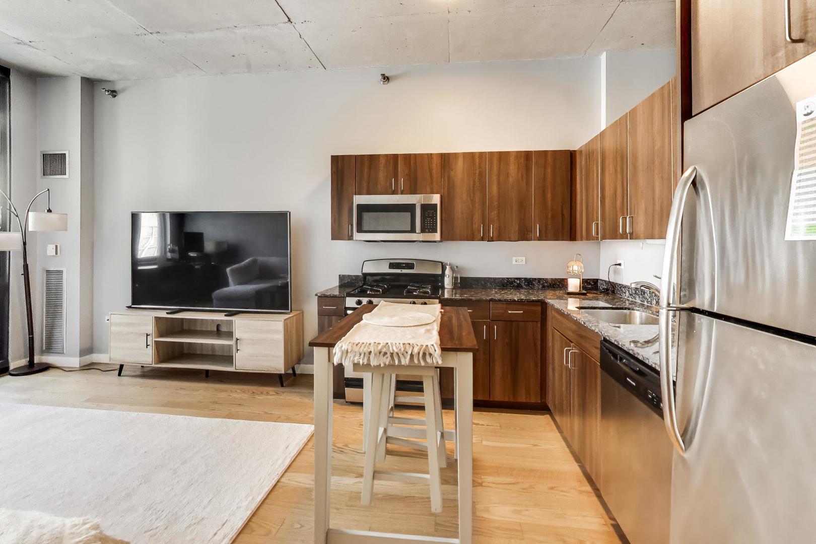 235 W VAN BUREN St #2017 Chicago, IL 60605