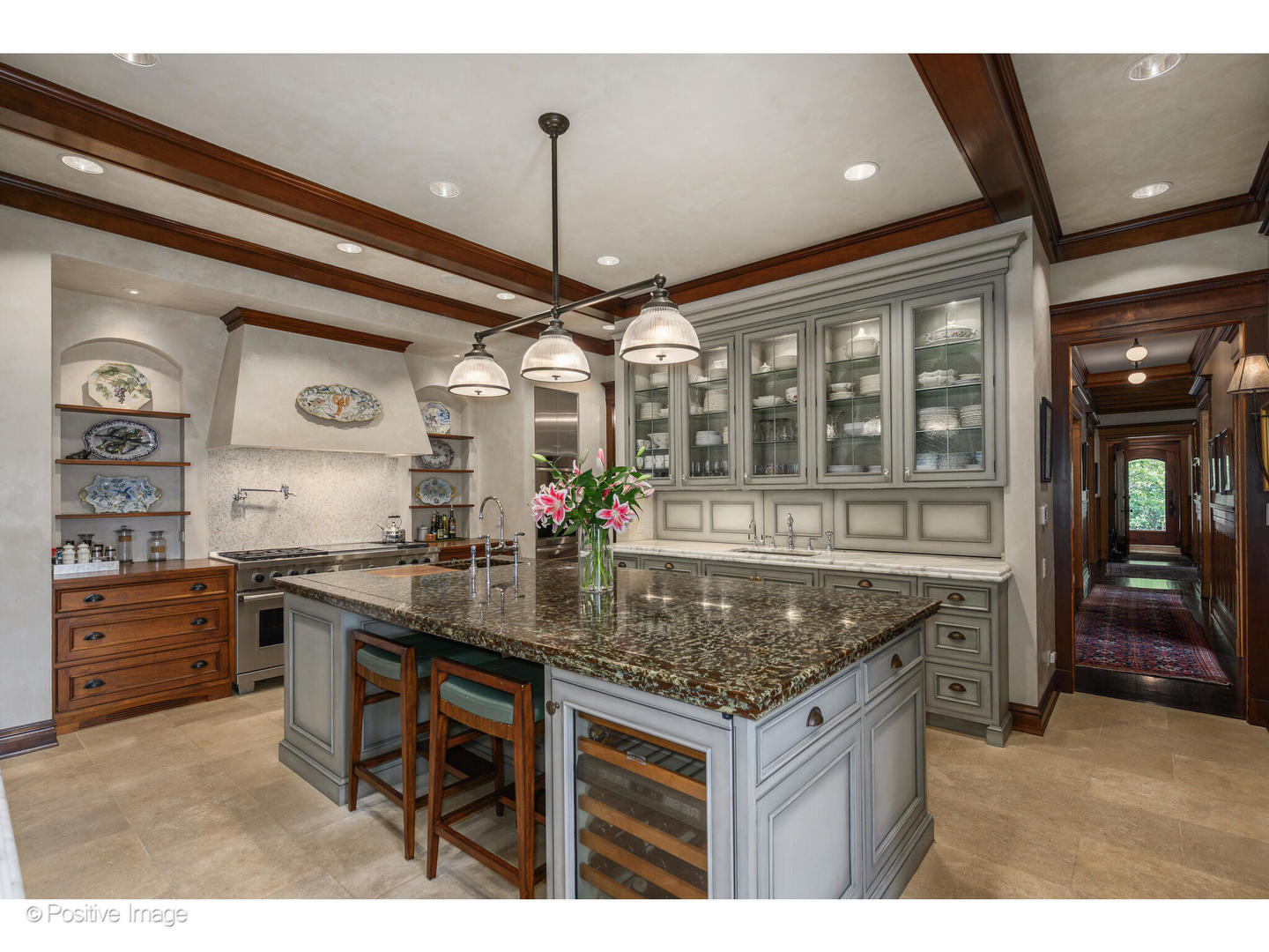 536 W Barry Ave Chicago, IL 60657