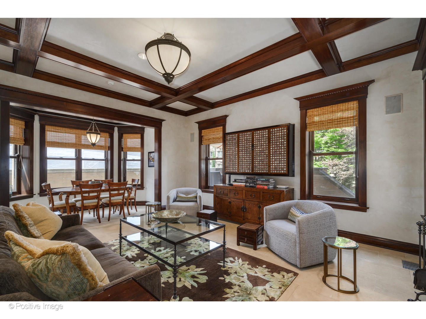 536 W Barry Ave Chicago, IL 60657