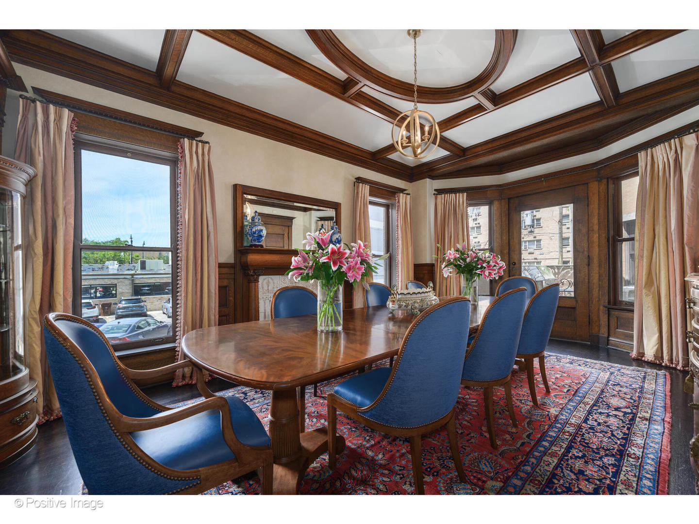 536 W Barry Ave Chicago, IL 60657