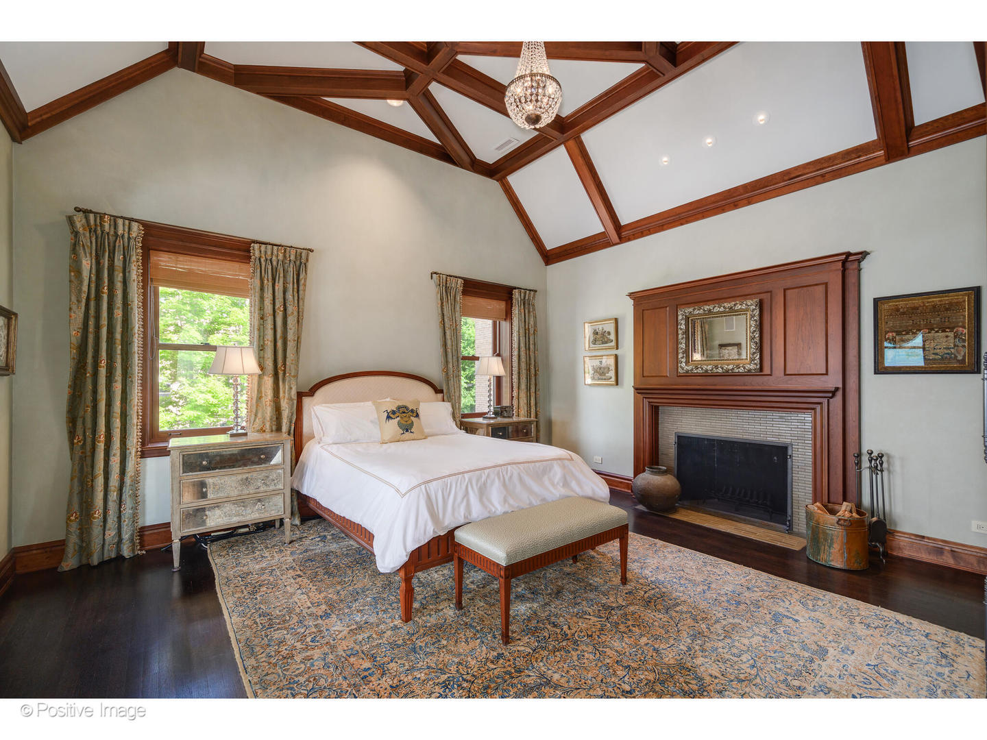 536 W Barry Ave Chicago, IL 60657