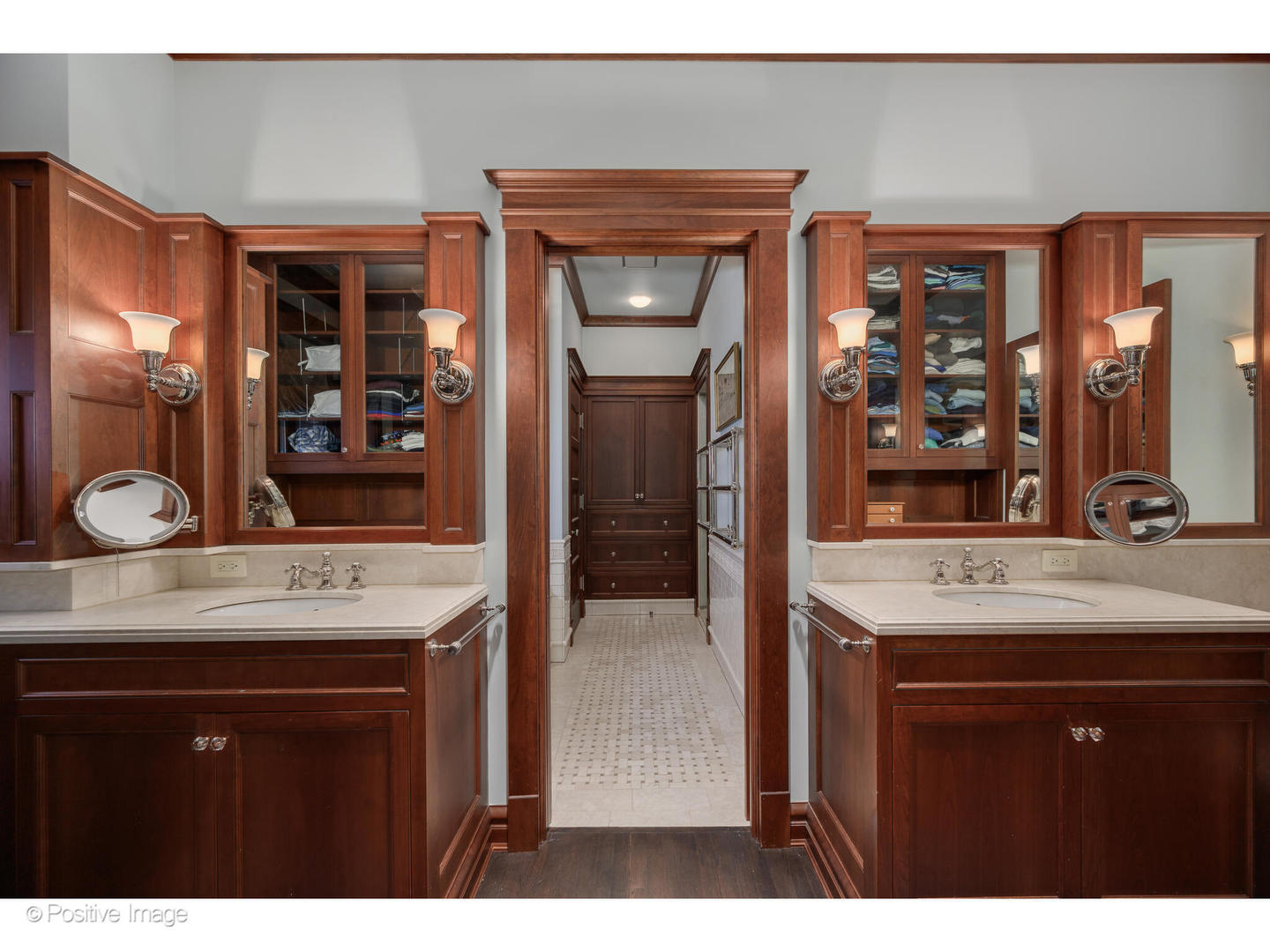 536 W Barry Ave Chicago, IL 60657