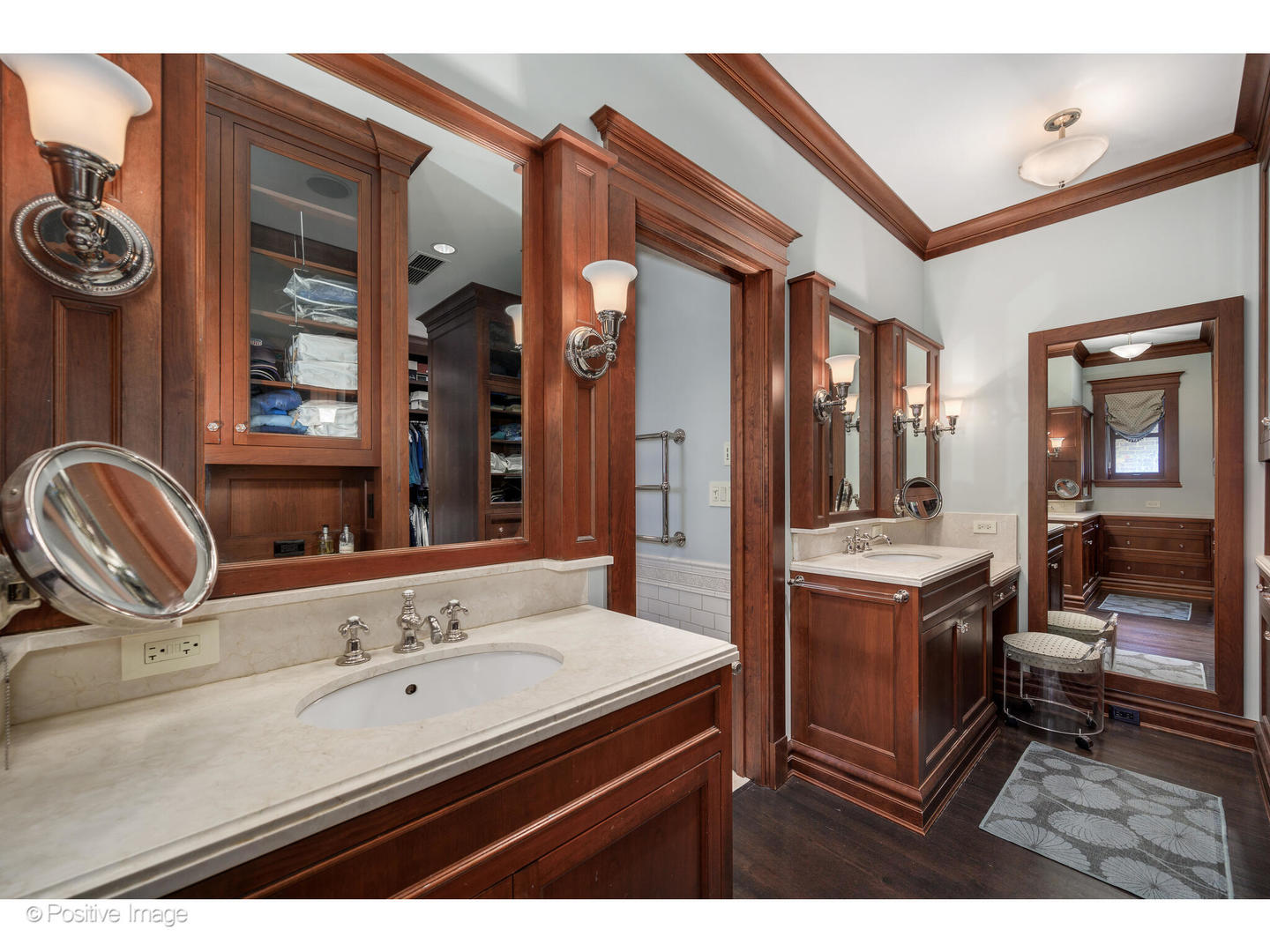 536 W Barry Ave Chicago, IL 60657