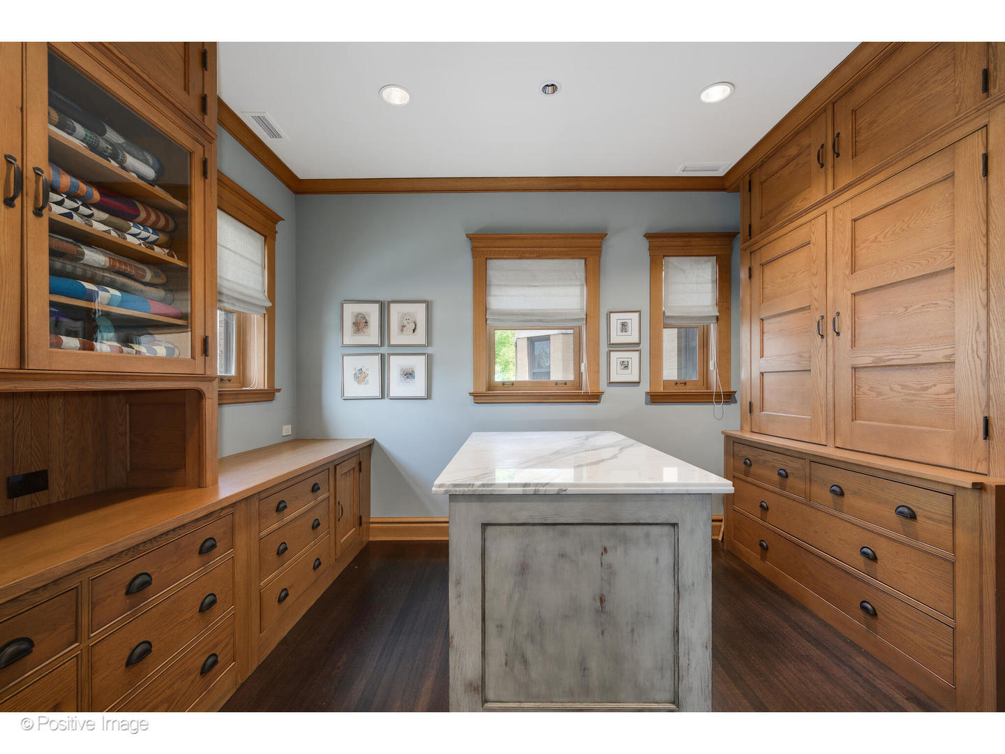 536 W Barry Ave Chicago, IL 60657