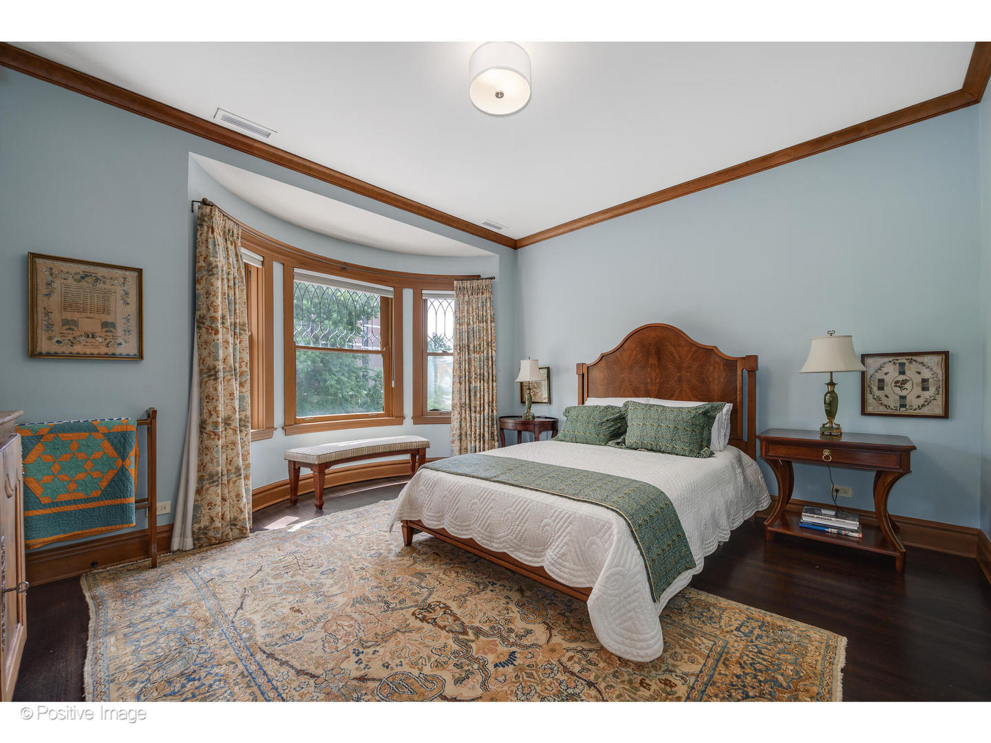 536 W Barry Ave Chicago, IL 60657