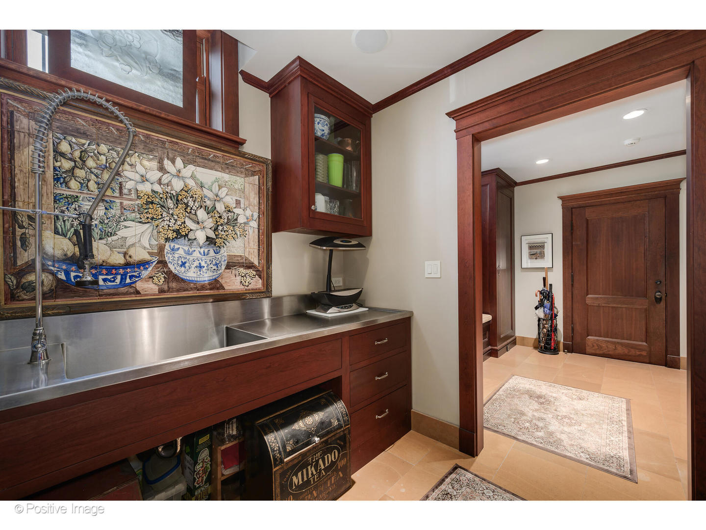 536 W Barry Ave Chicago, IL 60657