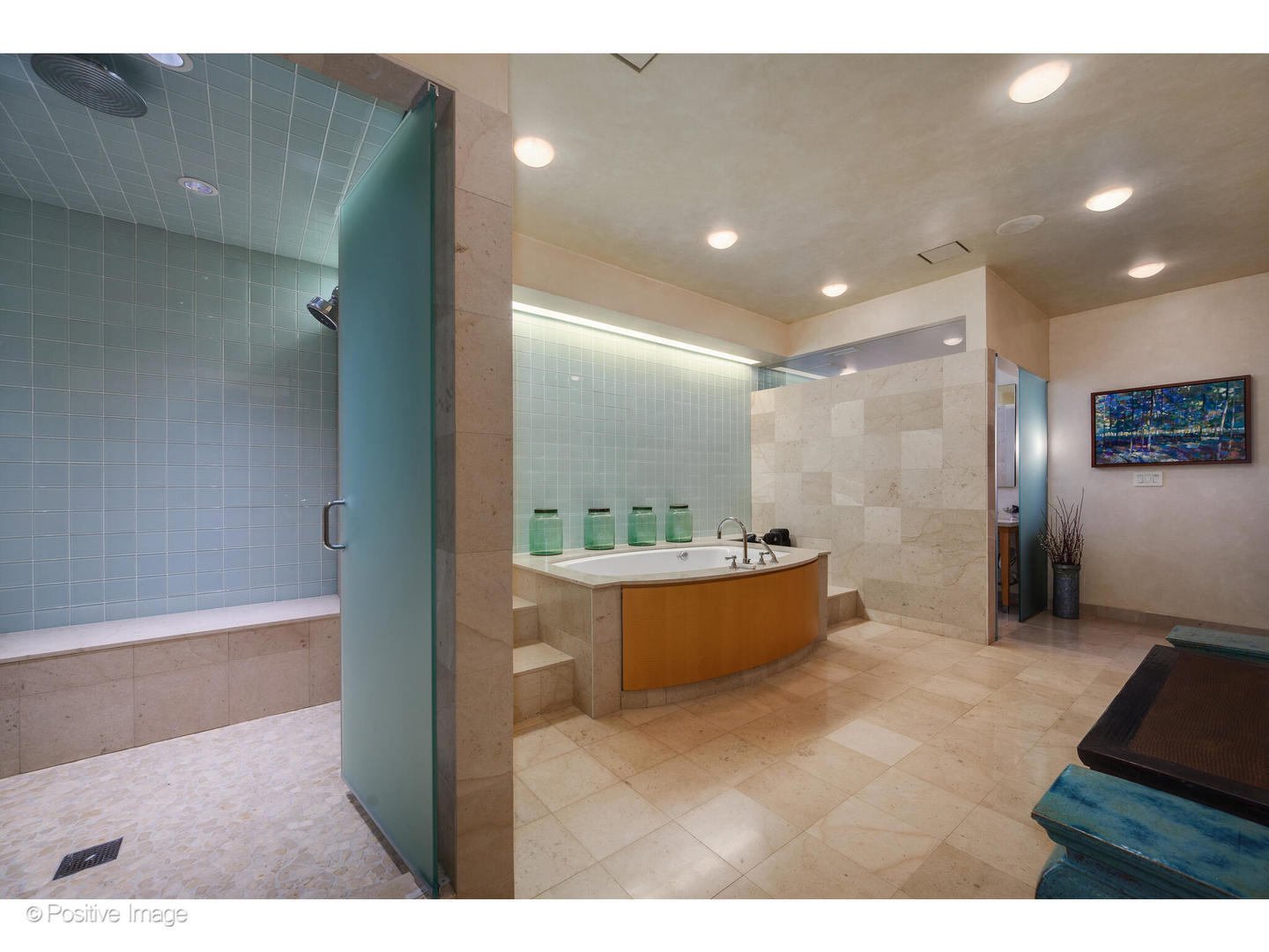 536 W Barry Ave Chicago, IL 60657