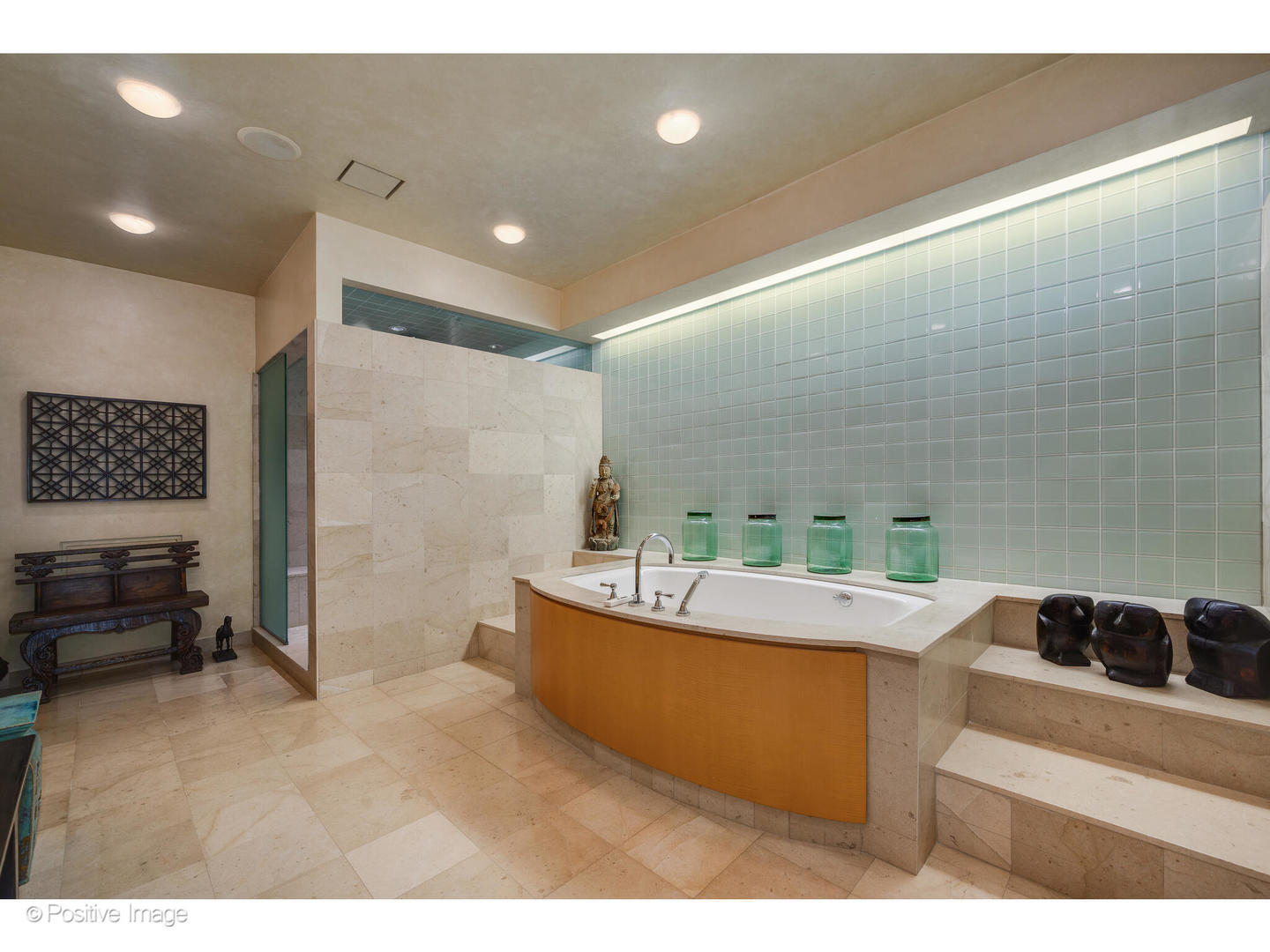 536 W Barry Ave Chicago, IL 60657