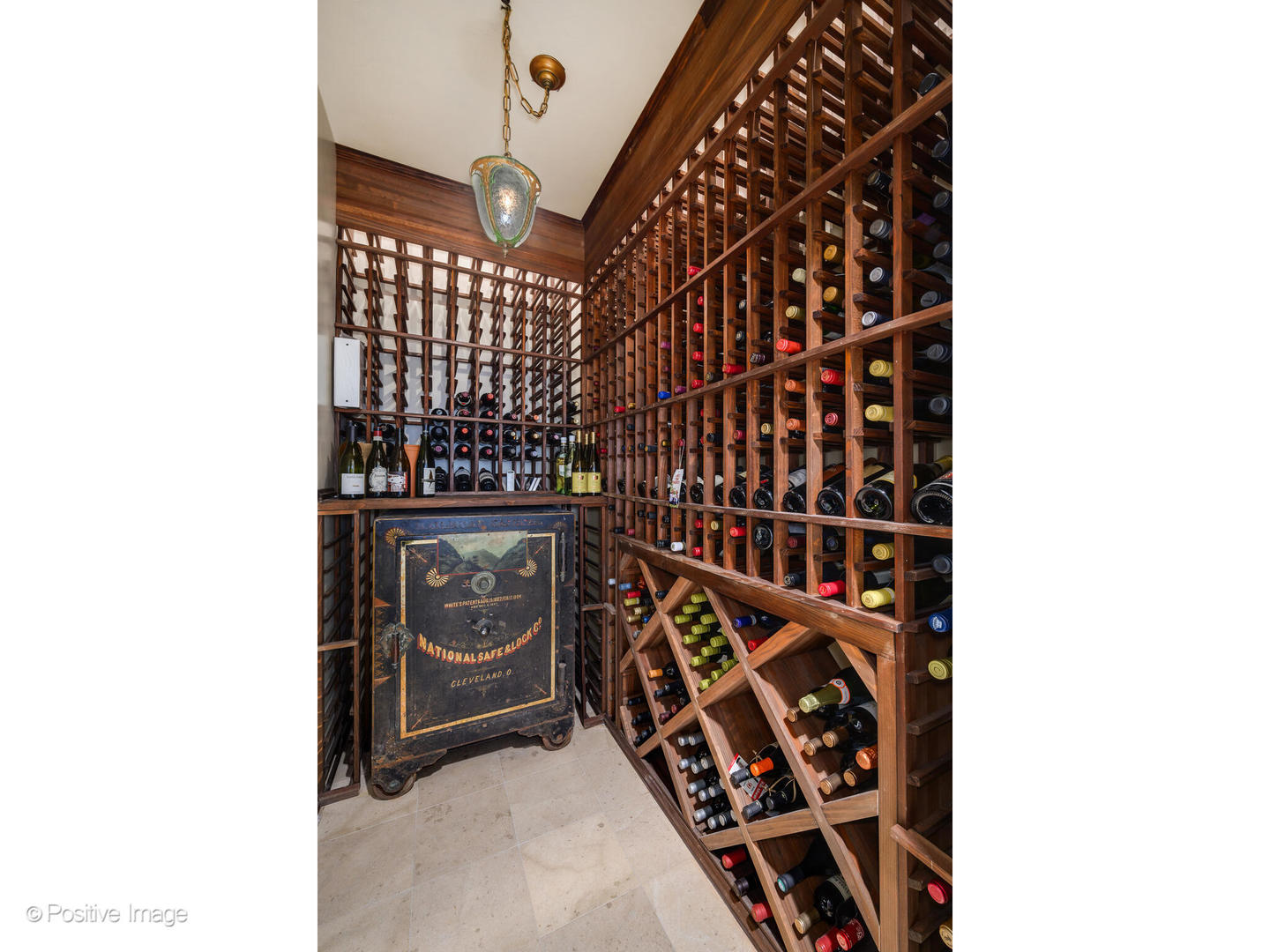 536 W Barry Ave Chicago, IL 60657