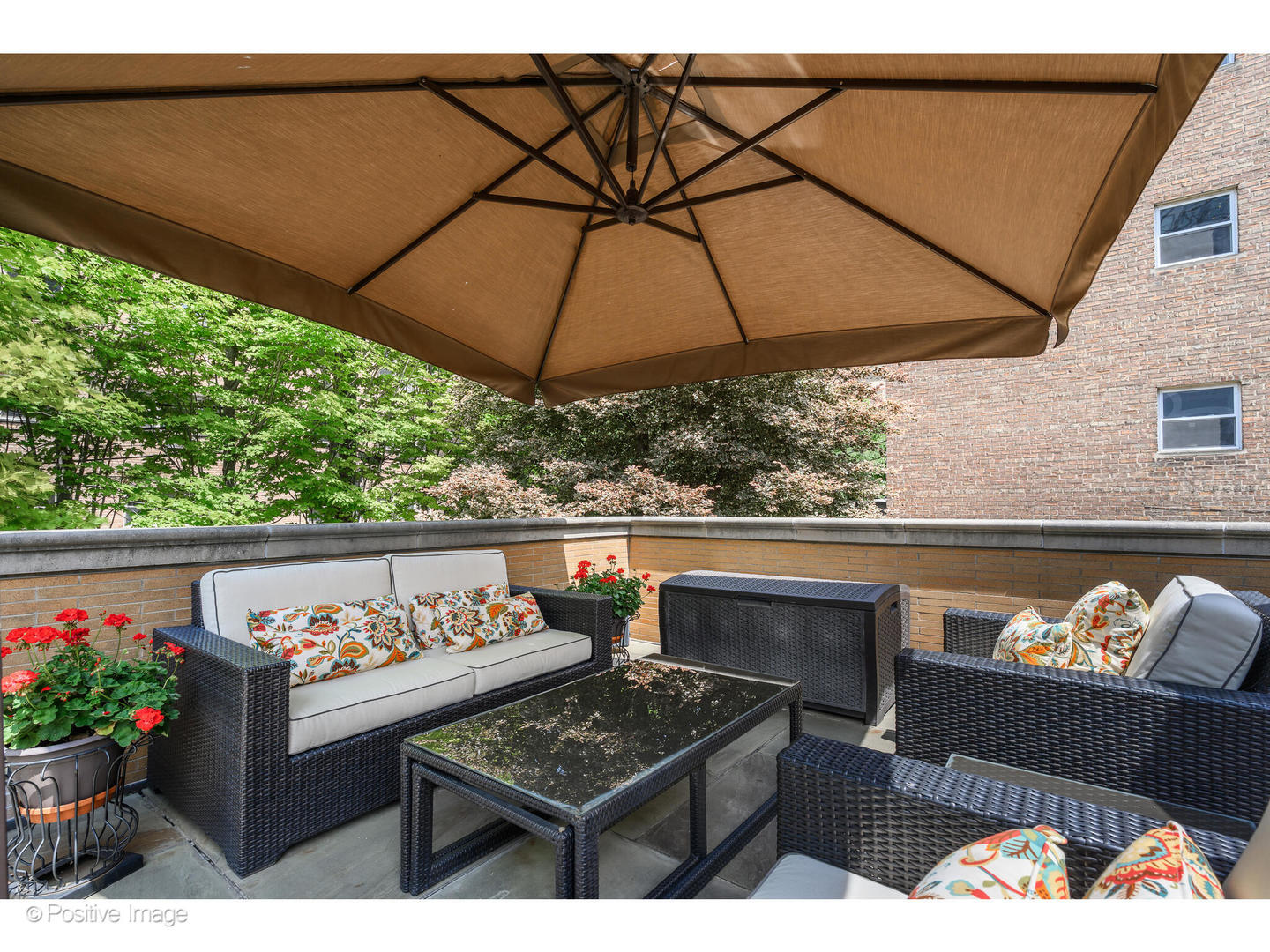 536 W Barry Ave Chicago, IL 60657