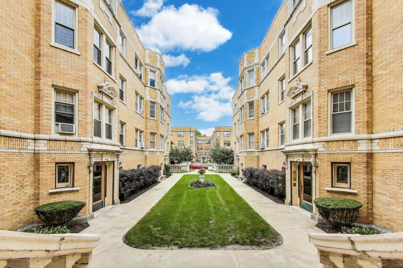 243 Washington Blvd #3A Oak Park, IL 60302