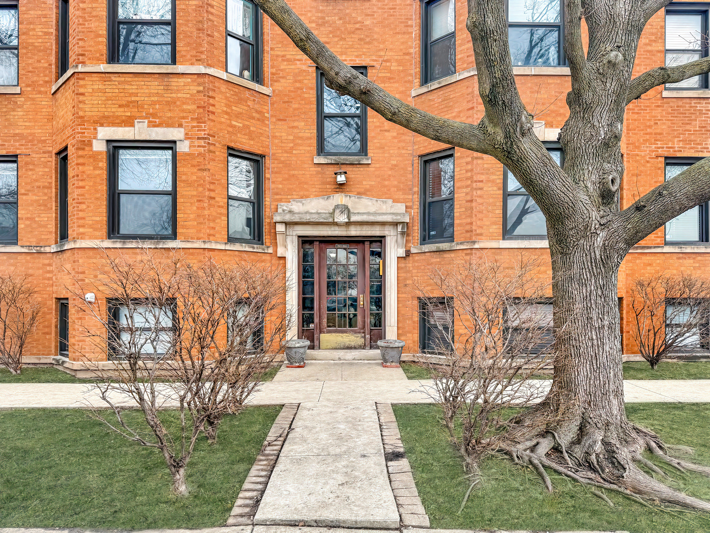 842 Wesley Ave #1 Oak Park, IL 60304