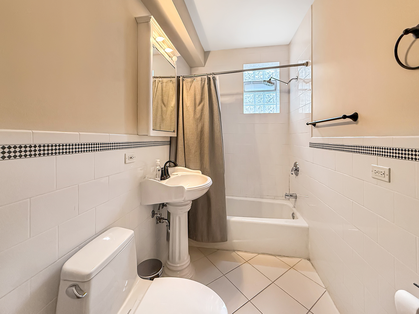 842 Wesley Ave #1 Oak Park, IL 60304