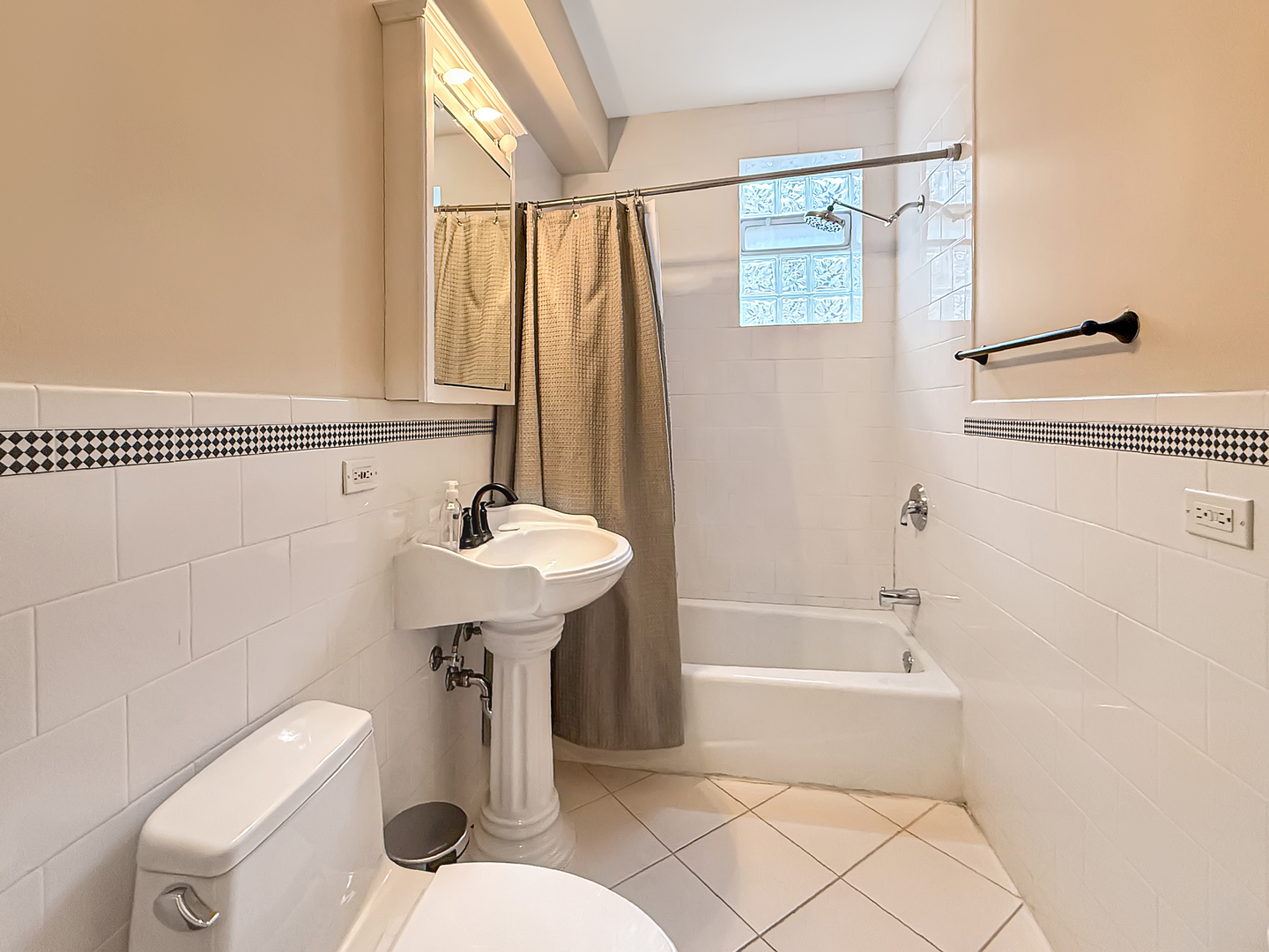 842 Wesley Ave #1 Oak Park, IL 60304