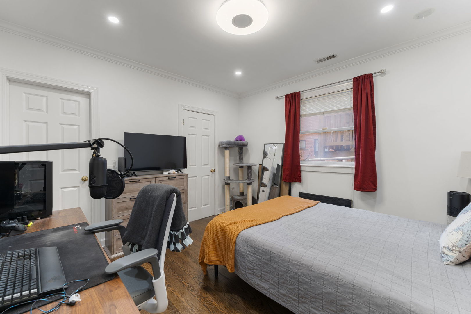 846 W ALDINE Ave #2
