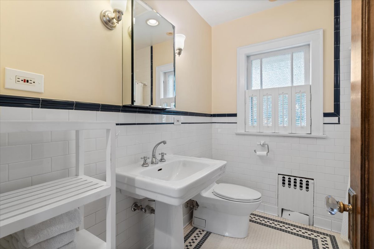 711 Michigan Ave Evanston, IL 60202