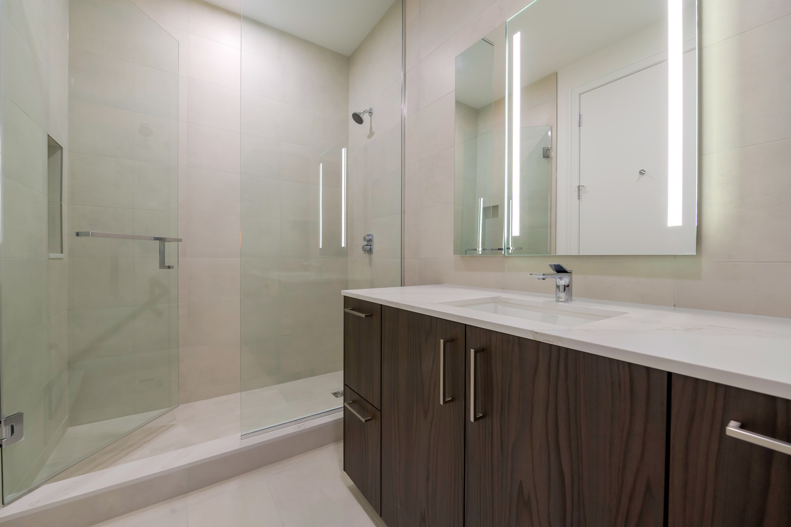 211 N Hbr Dr #4401 Chicago, IL 60601