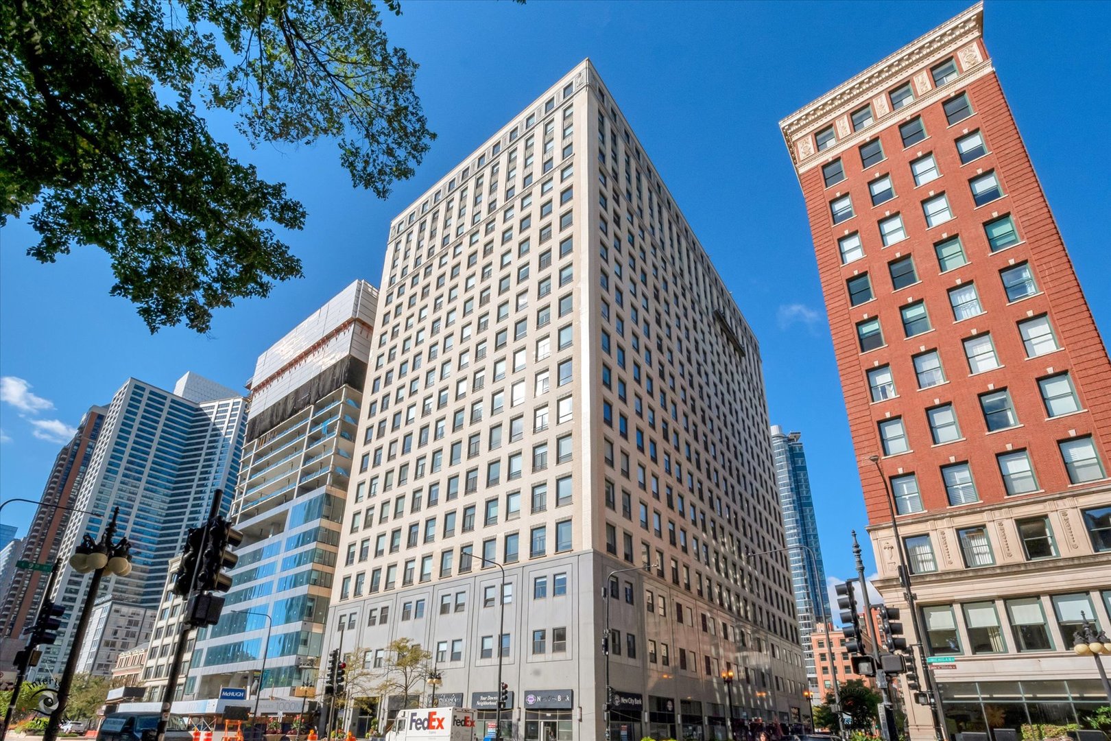 910 S MICHIGAN Ave #704