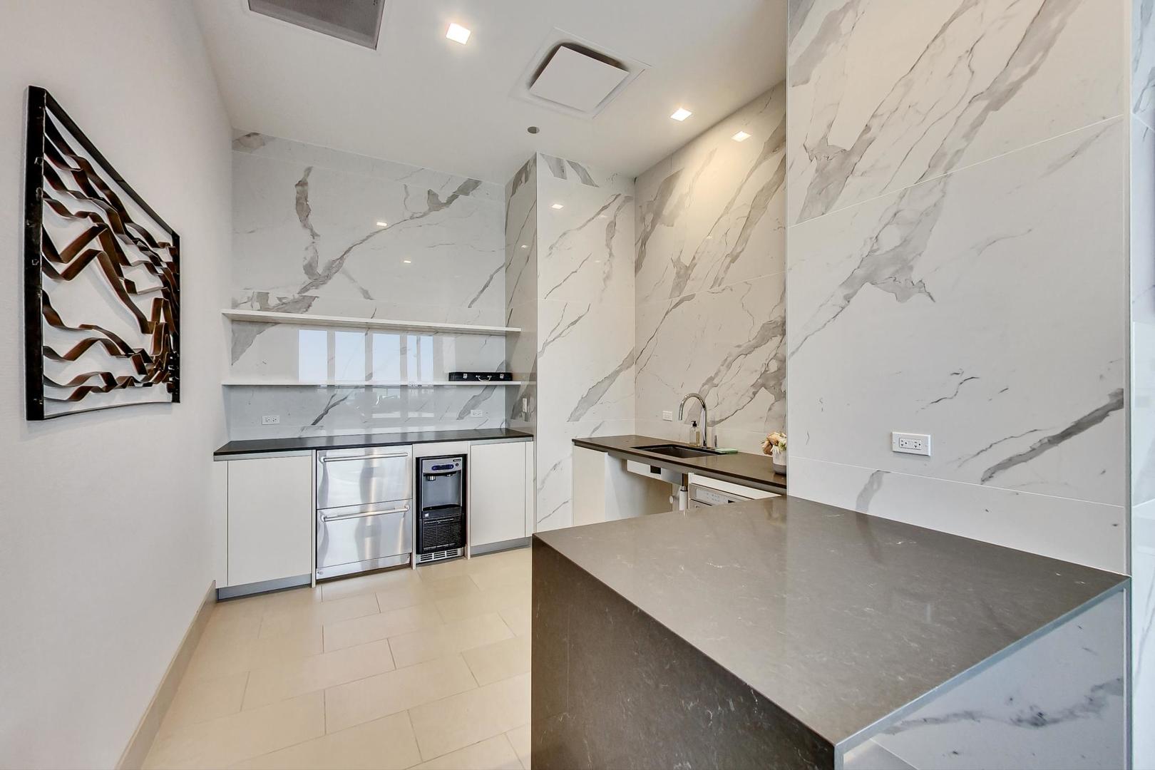 363 E Wacker Dr #4304 Chicago, IL 60601