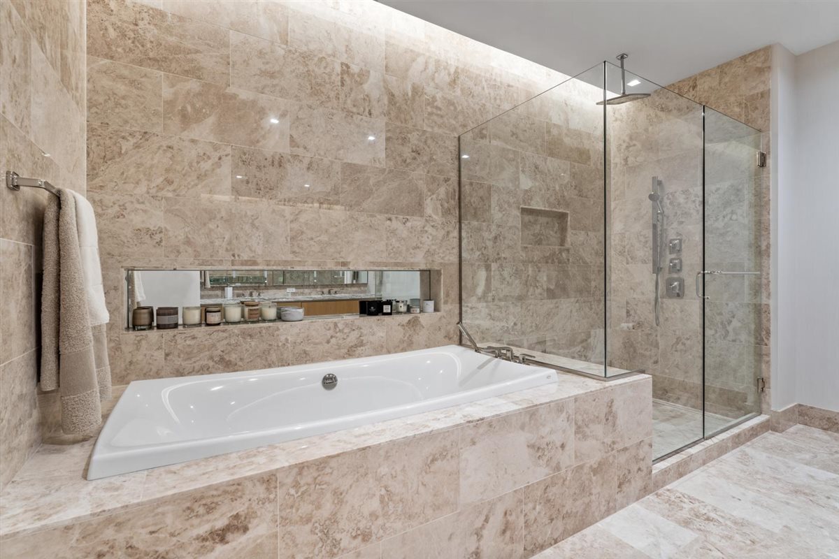 363 E Wacker Dr #4206 Chicago, IL 60601