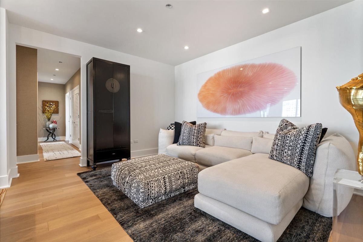 363 E Wacker Dr #4206 Chicago, IL 60601