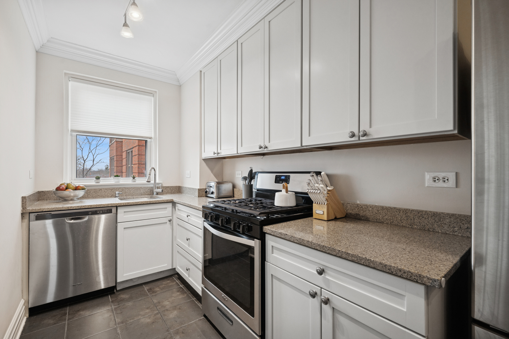 1585 Rdg Ave #611 Evanston, IL 60201