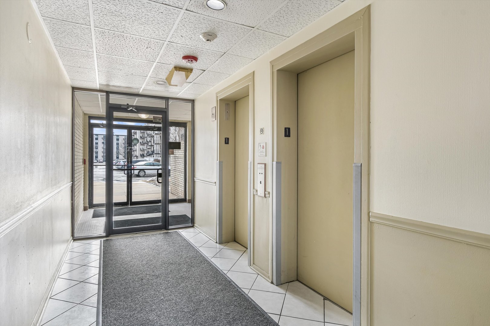 9078 W Heathwood Dr #5D Niles, IL 60714