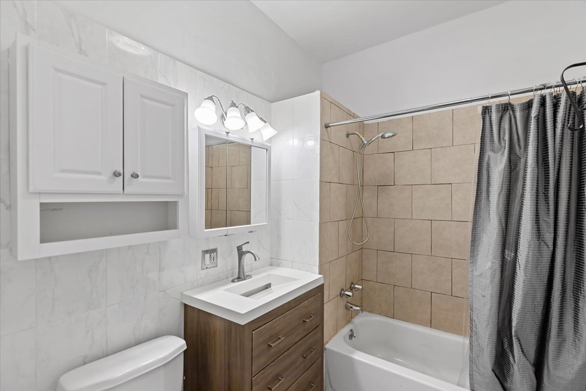 14 W Chestnut St #2F